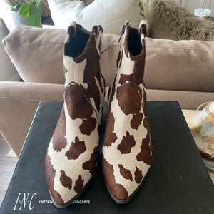 COW PRINT BOOTIES, SIZE 8 1/2 MEDIUM NWT INC BRAND